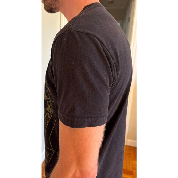 Venum Gladiator Mens Tee Size Small Black Gold Universal Fight Wear Short Sleeve - Picture 3 of 8